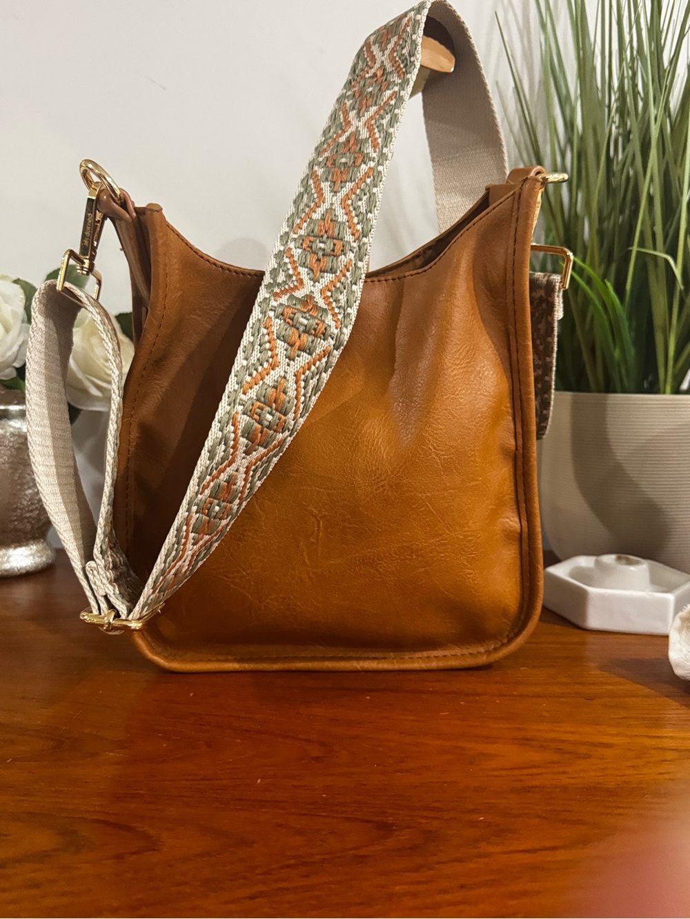 Stylish Tan Leather Crossbody Bag with Embroidered tow Strap - Picture 9 of 13